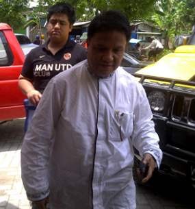 Nunggang Hummer, Wisnu Serahkan Berkas Penjaringan Calon Bupati Kota Minyak