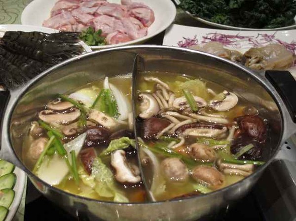Hangat Lezat Premium Steamboat Crystal Jade Palace
