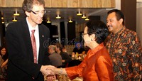Dubes Retno Lestari Priansari Marsudi menyambut para tamu undangan PPI Groningen dari kalangan akademisi, pejabat pemerintah dan organisasi internasional.
