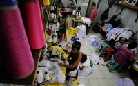 Adanya pemilihan kepala daerah menjadi keuntungan tersendiri bagi pengusaha konveksi.