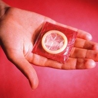 Kesalahan-kesalahan Pria Saat Pakai Kondom