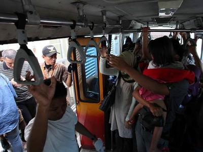 Nikmatnya Naik Bus TransJ Tanpa Bayar