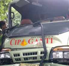Senggolan Cipaganti vs Spin, Sopir Travel Terjepit