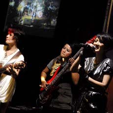 Rilis Single Katakan, She Akan Keluarkan Album Tahun Ini