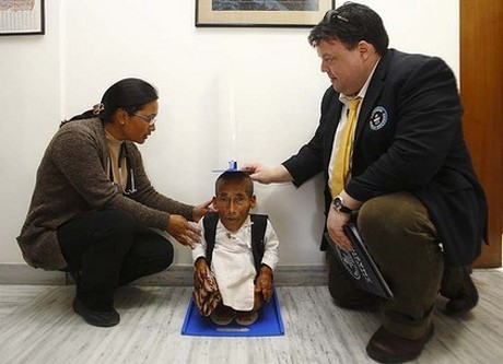 Ini Dia Pria Terpendek di Dunia, Tingginya Cuma 54 Cm!