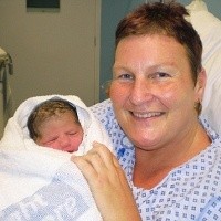 Perempuan Tua yang Kecanduan Hamil