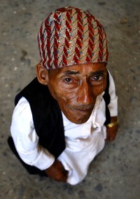 Dangi pun berharap rekor baru ini akan mengubah keberuntungannya. Sebab selama bertahun-tahun, Dangi kerap dipamerkan oleh sanak keluarganya dalam pertunjukan-pertunjukan untuk menghasilkan uang. Reuters/Navesh Chitrakar.