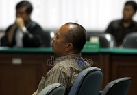 Timas Ginting mendengarkan vonis yang dibacakan majelis hakim. Ramses/detikcom.