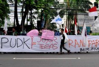 Dalam aksi ini mereka menuntut KPUD DKI jakarta untuk menjamin dan memastikan seluruh proses PEMILUKADA DKI Jakarta berjalan secara bersih,  jujur, transparan dan obyektif.