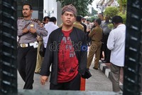 Ratusan PNS ini mendatangi MA dengan menggunakan belasan mobil dinas. Aksi ini juga sebagai solidaritas bawahan terhadap atasannya.