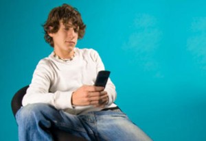 Berkirim Pesan Lewat SMS Bisa Bikin Bodoh?