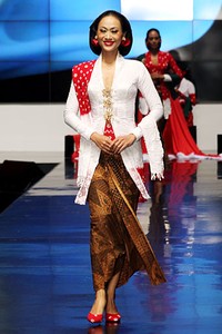 Anne Avantie Indonesia Sehati. BNI Presents Ethnic Eclectism. Indonesia Fashion Week 2012 at Jakarta Convention Center. Senayan. Jakarta. [Foto: Mohammad Abduh/Wolipop]