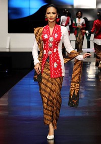 Anne Avantie Indonesia Sehati. BNI Presents Ethnic Eclectism. Indonesia Fashion Week 2012 at Jakarta Convention Center. Senayan. Jakarta. [Foto: Mohammad Abduh/Wolipop]