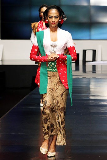 Anne Avantie Indonesia Sehati. BNI Presents Ethnic Eclectism. Indonesia Fashion Week 2012 at Jakarta Convention Center. Senayan. Jakarta. [Foto: Mohammad Abduh/Wolipop]