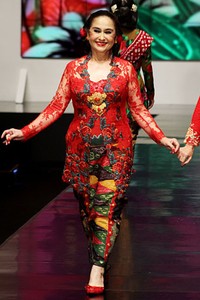 Anne Avantie Indonesia Sehati. BNI Presents Ethnic Eclectism. Indonesia Fashion Week 2012 at Jakarta Convention Center. Senayan. Jakarta. [Foto: Mohammad Abduh/Wolipop]