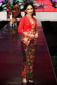 Anne Avantie Indonesia Sehati. BNI Presents Ethnic Eclectism. Indonesia Fashion Week 2012 at Jakarta Convention Center. Senayan. Jakarta. [Foto: Mohammad Abduh/Wolipop]