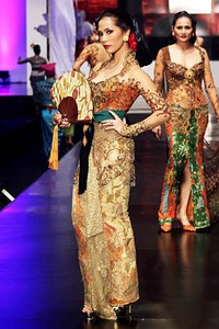 Anne Avantie Indonesia Sehati. BNI Presents Ethnic Eclectism. Indonesia Fashion Week 2012 at Jakarta Convention Center. Senayan. Jakarta. [Foto: Mohammad Abduh/Wolipop]