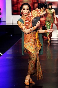 Anne Avantie Indonesia Sehati. BNI Presents Ethnic Eclectism. Indonesia Fashion Week 2012 at Jakarta Convention Center. Senayan. Jakarta. [Foto: Mohammad Abduh/Wolipop]