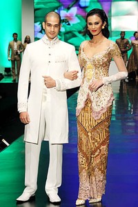 Anne Avantie Indonesia Sehati. BNI Presents Ethnic Eclectism. Indonesia Fashion Week 2012 at Jakarta Convention Center. Senayan. Jakarta. [Foto: Mohammad Abduh/Wolipop]