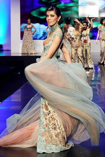 Anne Avantie Indonesia Sehati. BNI Presents Ethnic Eclectism. Indonesia Fashion Week 2012 at Jakarta Convention Center. Senayan. Jakarta. [Foto: Mohammad Abduh/Wolipop]