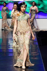 Anne Avantie Indonesia Sehati. BNI Presents Ethnic Eclectism. Indonesia Fashion Week 2012 at Jakarta Convention Center. Senayan. Jakarta. [Foto: Mohammad Abduh/Wolipop]