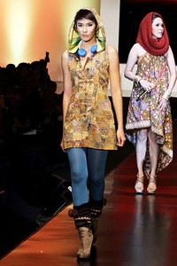 Anne Avantie Indonesia Sehati. BNI Presents Ethnic Eclectism. Indonesia Fashion Week 2012 at Jakarta Convention Center. Senayan. Jakarta. [Foto: Mohammad Abduh/Wolipop]
