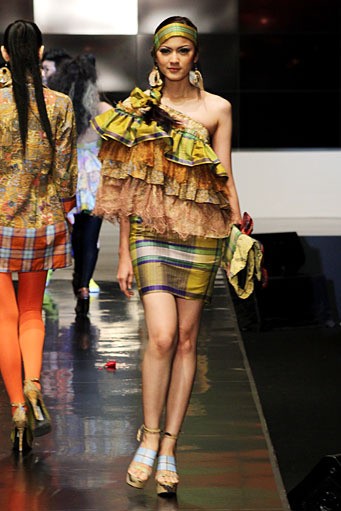 Anne Avantie Indonesia Sehati. BNI Presents Ethnic Eclectism. Indonesia Fashion Week 2012 at Jakarta Convention Center. Senayan. Jakarta. [Foto: Mohammad Abduh/Wolipop]