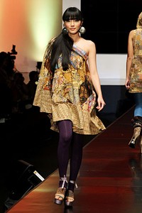 Anne Avantie Indonesia Sehati. BNI Presents Ethnic Eclectism. Indonesia Fashion Week 2012 at Jakarta Convention Center. Senayan. Jakarta. [Foto: Mohammad Abduh/Wolipop]