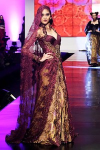 Anne Avantie Indonesia Sehati. BNI Presents Ethnic Eclectism. Indonesia Fashion Week 2012 at Jakarta Convention Center. Senayan. Jakarta. [Foto: Mohammad Abduh/Wolipop]