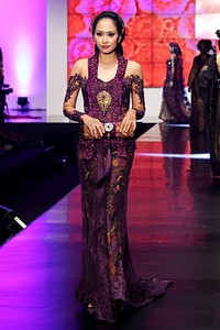 Anne Avantie Indonesia Sehati. BNI Presents Ethnic Eclectism. Indonesia Fashion Week 2012 at Jakarta Convention Center. Senayan. Jakarta. [Foto: Mohammad Abduh/Wolipop]