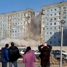 Apartemen di Rusia Roboh, 2 Orang Tewas & 14 Masih Hilang