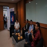 Jepretan di Ponsel Picu Fotografer Dadakan 