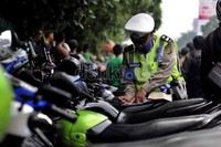Para pemilik kendaraan yang ditertibkan langsung diberikan surat tilang.