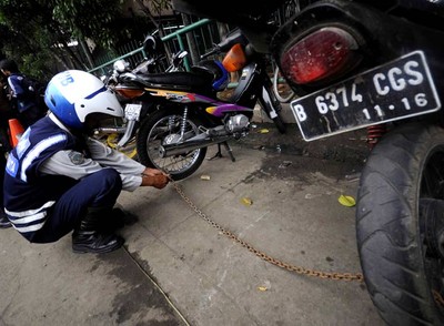 Parkir Sembarangan, Puluhan Motor Digembok