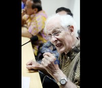 Pengamat etika politik Franz Magnis Suseno menyatakan, pemimpin masih berorientasi kepada kekuasaan supaya tidak terjungkal dari kursinya. Pemimpin sudah tidak melihat kesejahteraan orang-orang yang dipimpin.
