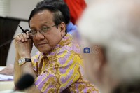 Menurut Akbar Tandjung, Indonesia kehilangan pemimpin yang tegas dan berani mengambil resiko serta tanggungjawab.
