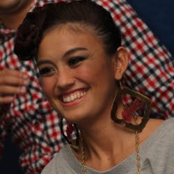 Agnes Monica Penyanyi Terbaik Shorty Awards 2012