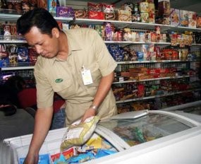 Awas! Banyak Makanan & Barang Tak Berstandar Beredar