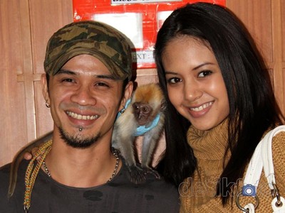 Ada Monyet Diantara Roby & Aurelie Moeremans