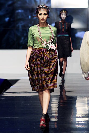 Musa Widyatmodjo The (ine) Kelimutu. BNI Presents Ethnic Eclectism. Indonesia Fashion Week 2012 at Jakarta Convention Center. Jakarta. [Foto: Mohammad Abduh/Wolipop]