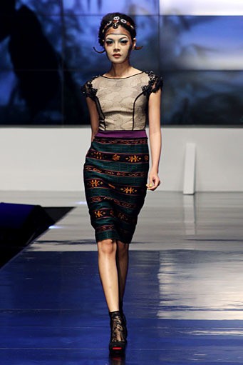 Musa Widyatmodjo The (ine) Kelimutu. BNI Presents Ethnic Eclectism. Indonesia Fashion Week 2012 at Jakarta Convention Center. Jakarta. [Foto: Mohammad Abduh/Wolipop]