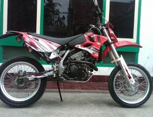 Honda CS-1 Ganti Kelamin Jadi Supermoto