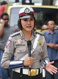 Brigadir Handayani saat tengah bertugas 27 Fabruari lalu. AFP/Adek Berry.