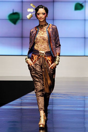 Defrico Audy Wong Kito Chino. Indonesia Fashion Week 2012 Psychedelic Slang at Jakarta Convention Center. Senayan. Jakarta. [Foto: Mohammad Abduh/Wolipop]