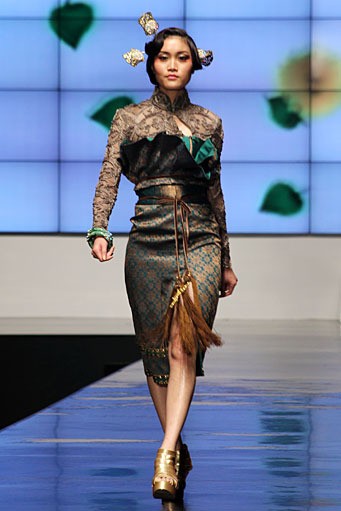 Defrico Audy Wong Kito Chino. Indonesia Fashion Week 2012 Psychedelic Slang at Jakarta Convention Center. Senayan. Jakarta. [Foto: Mohammad Abduh/Wolipop]