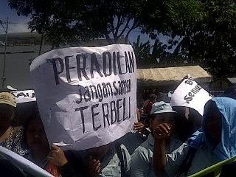 Kericuhan Warnai Kedatangan Walikota Semarang di Sidang Suap Sekda