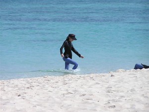 Di Pantai Ini, Perempuan Iran Bisa Berbikini