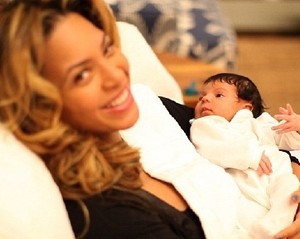 Beyonce Bangga Bisa Menyusui Putrinya di Area Publik