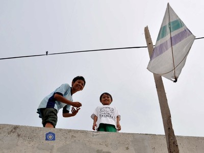 Dasar Anak-anak, Jalan Layang pun Jadi Lahan Bermain