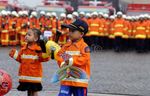 Damkar Unjuk Kebolehan Melawan Api